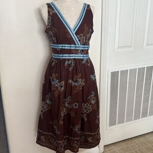 Brown Dress with Blue Floral embroidered design woman’s size 6 sleeveless midi